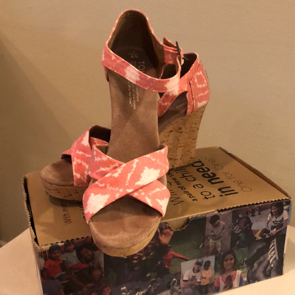 Tom’s orange wedges size 8